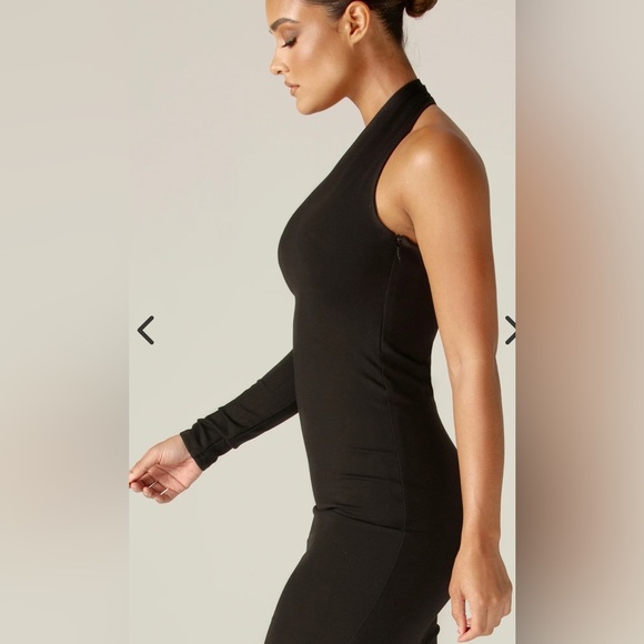 DASHA MODERN DRESS (BLACK) Gorgeous backless dress. - Picture 3 of 6